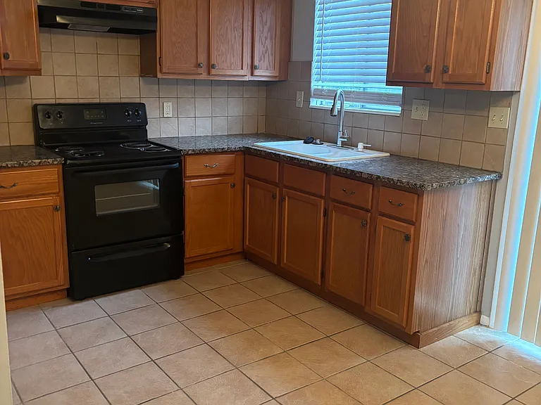 8719 Sycamore Ave — Photo 10