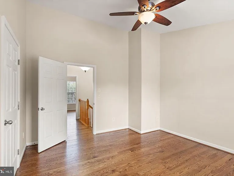 917 Rolfe Pl — Photo 36