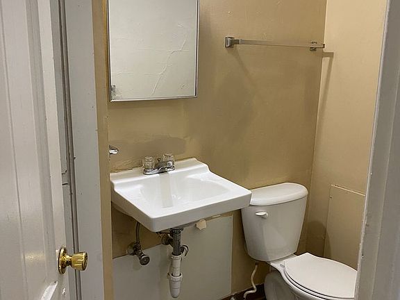 3rd image of 319 N Park St #2
