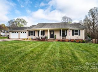 1328 Hidden Creek Cir, Hickory, NC 28602