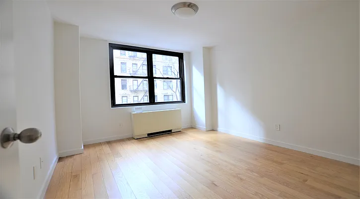 Rented by Manhattan Realty Group | media 3