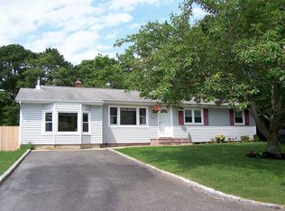 884 Chester Rd, Sayville, NY 11782