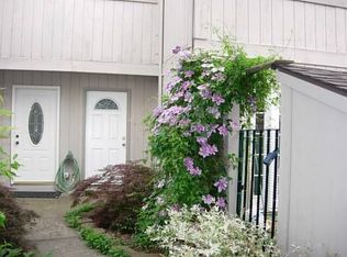 23852 NE Treehill Dr, Troutdale, OR