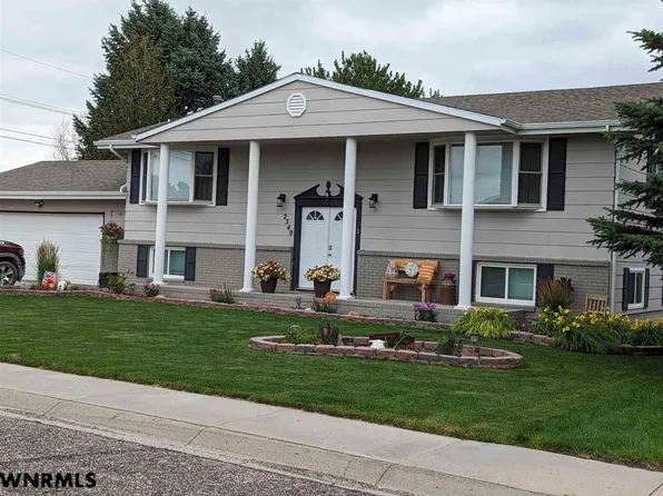 2540 Valencia Dr, Gering, NE 69341