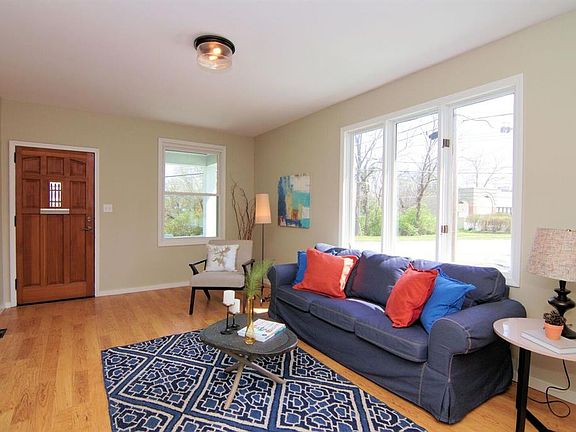 3rd image of 3903 Paxton Ave