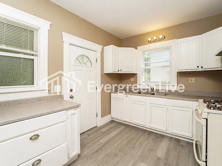 1373 Sprague St — Photo 5