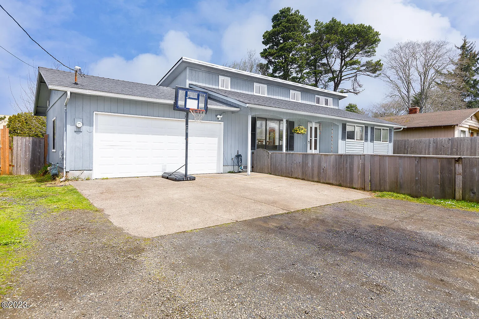 225 NE 17th Ct photo 1