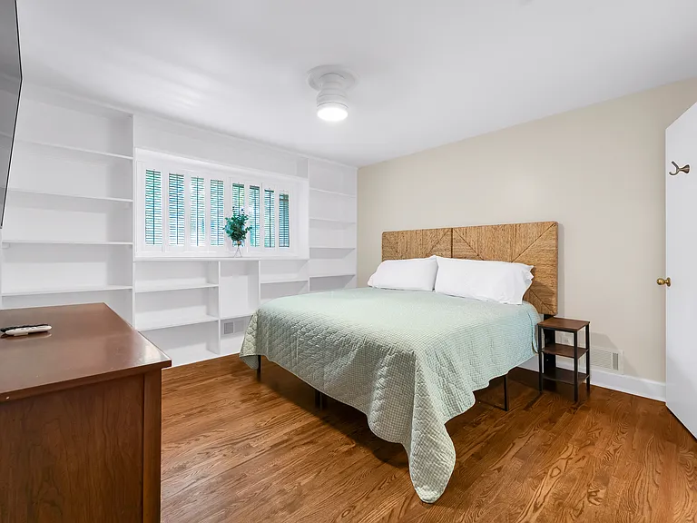 601 Regent Rd — Photo 17