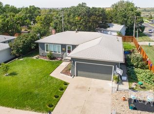 1017 15th Ave W, Williston, ND 58801