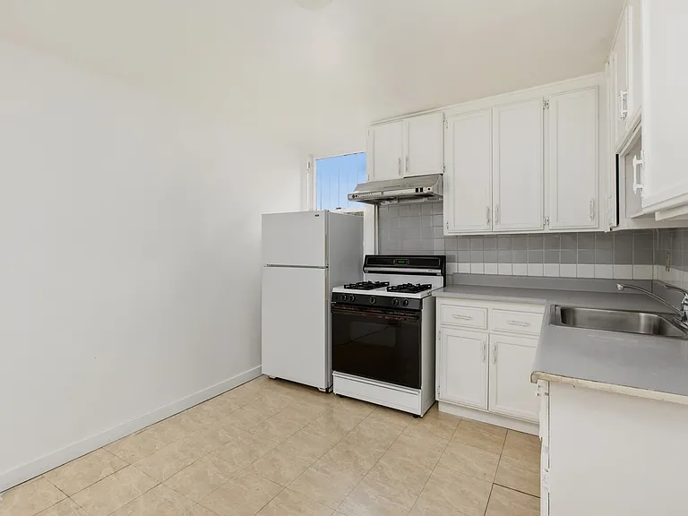 811 W Grand Ave #A — Photo 15
