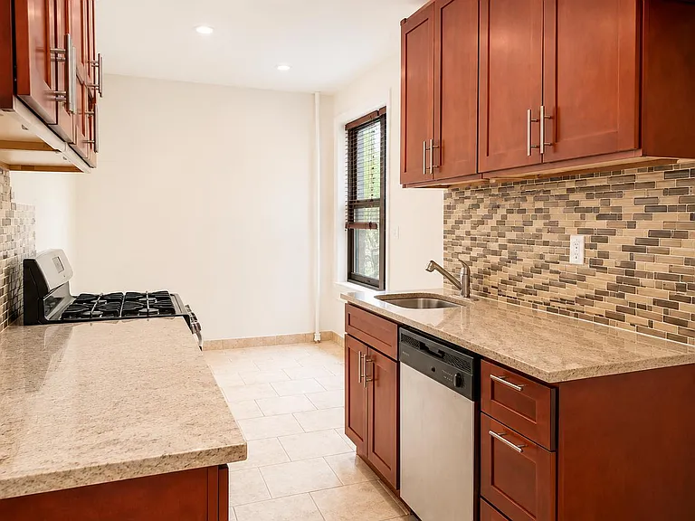 100 Arden St #2G — Photo 9