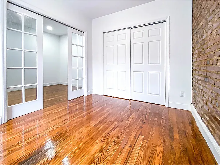 3111 Crescent St #D7 — Photo 2