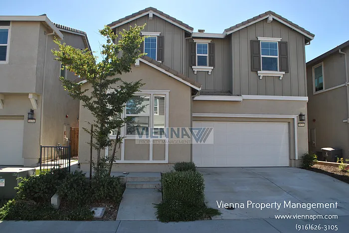 1674 Lion St photo 1