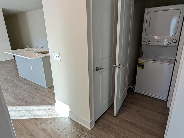 College Park Apartments — Photo 28