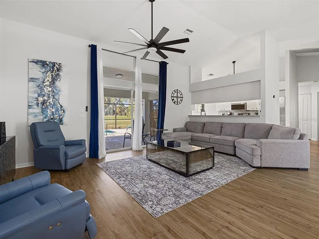 3 bed, 2.0 bath, 1617 sqft, $2,700 — Photo 4