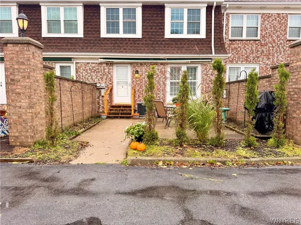 50 Carriage Dr APT 6, Orchard Park, NY 14127