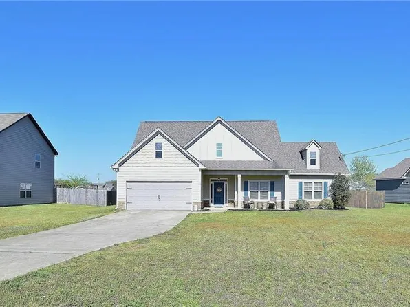 36 Churchhill Dr, Fort Mitchell, AL 36856