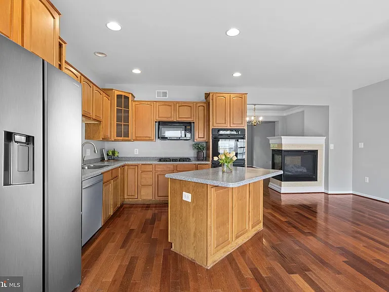 44253 Huron Ter — Photo 29