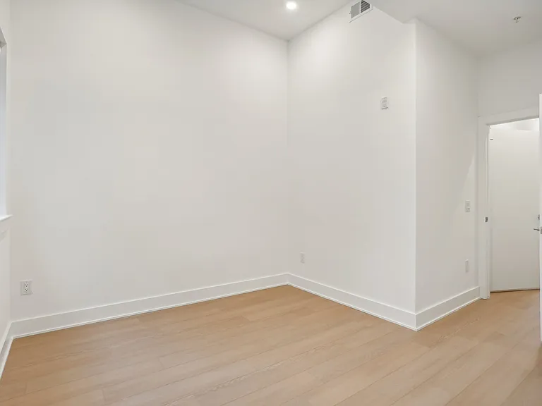 1731 Tilghman St — Photo 59