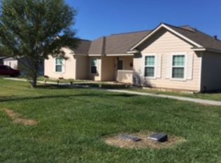 718 Buffalo St, Edna, TX 77957