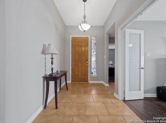 4th image of 2614 Lakehills St