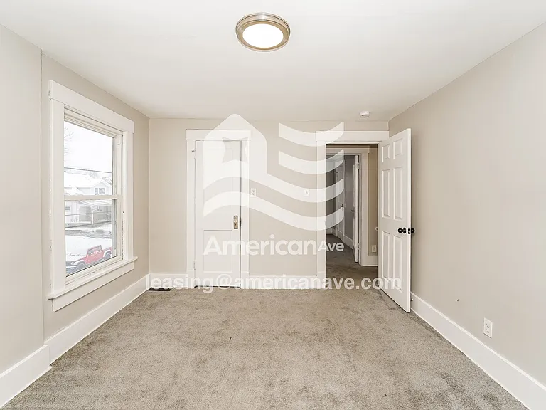 1732139_010_main_bedroom_9.jpg