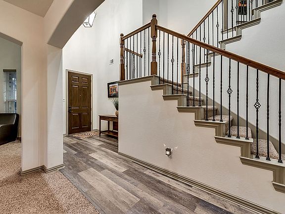 3rd image of 16404 Dry Creek Blvd