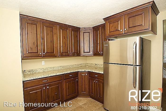 1st image of 1247 S Redwood Dr