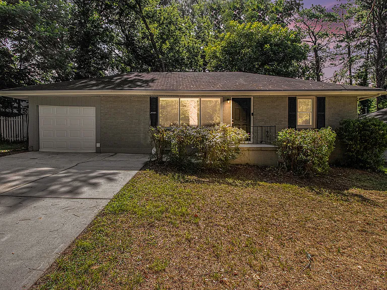1686 Derrill Dr — Photo 2