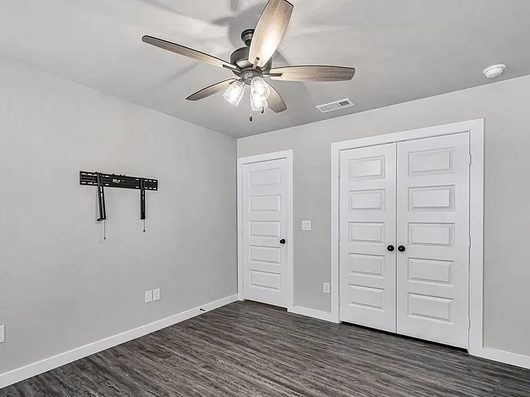 5910 Purtis Creek Dr — Photo 34