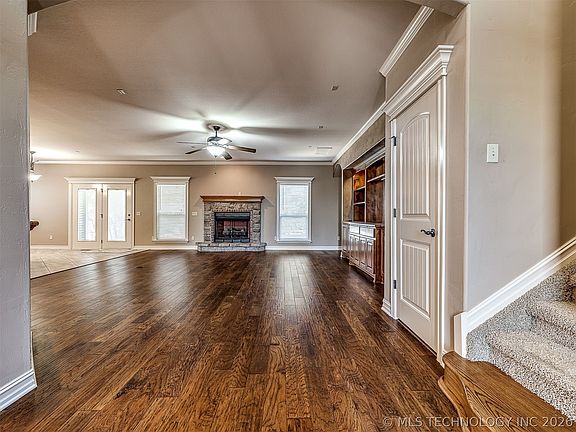 3rd image of 1204 W Fargo Ln