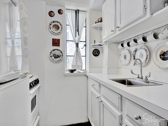 4th image of 10 Park Ave #20L