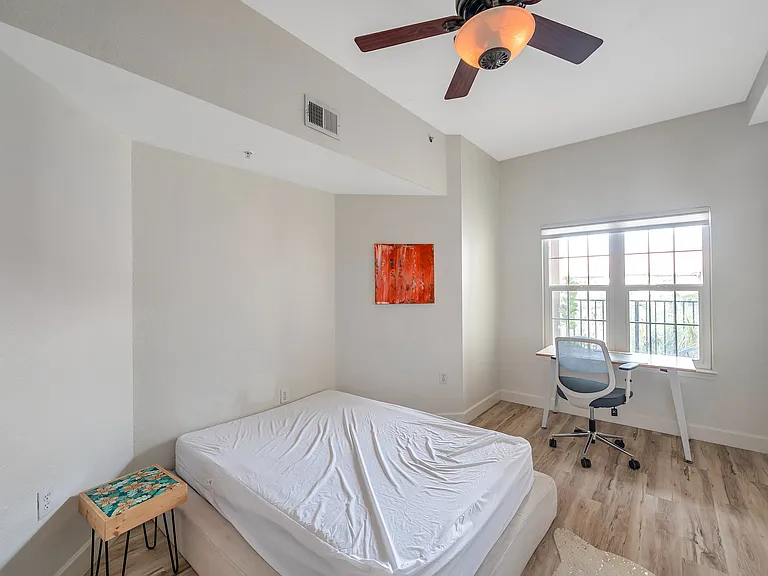 100 4th Ave S #424 — Photo 22
