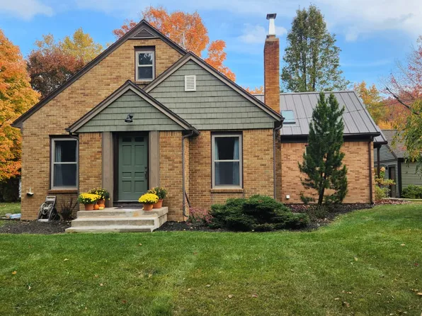3501 Lake Dr SE, Grand Rapids, MI 49546