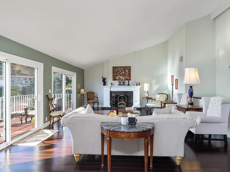1234 E Tujunga Ave — Photo 23