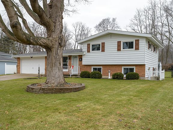 4th image of 231 Beachfield Dr