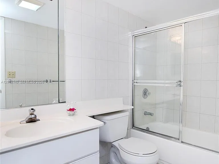 2555 Collins Ave #1804 — Photo 10
