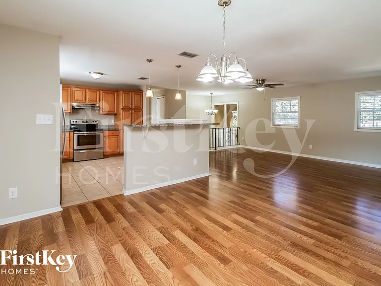 8618 Vannoy Ct — Photo 4