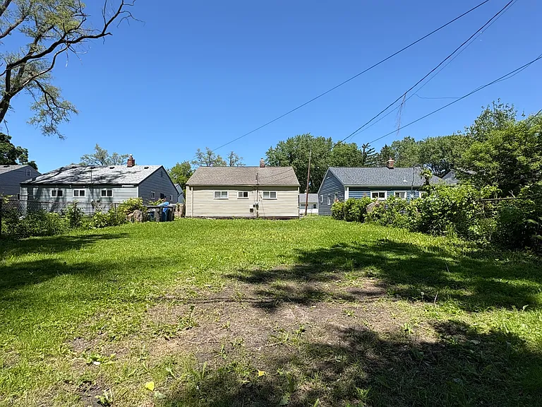 26437 Lehigh St — Photo 3