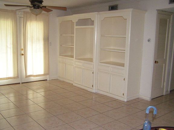 2nd image of 825 Santa Isabel Blvd