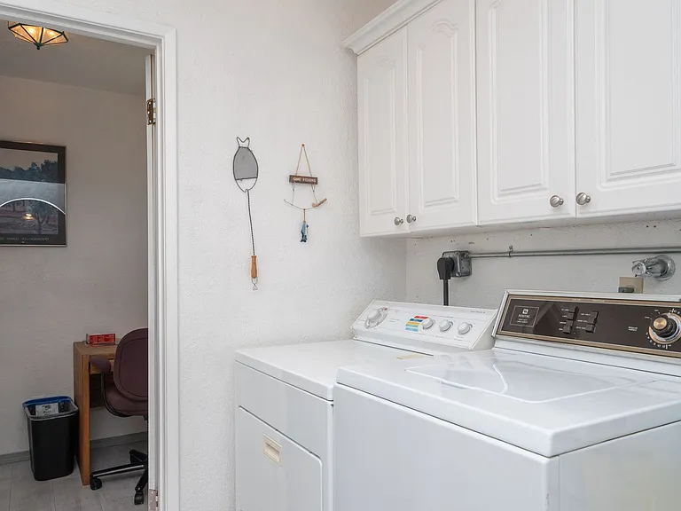 3910 Coral Reef Dr — Photo 33