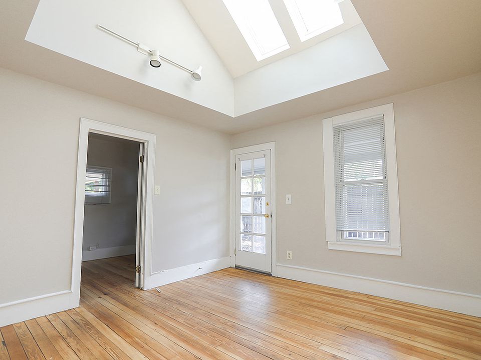 1913 Arapahoe Bedroom