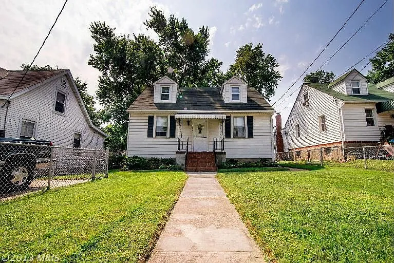 1724 Hall Ave photo 1