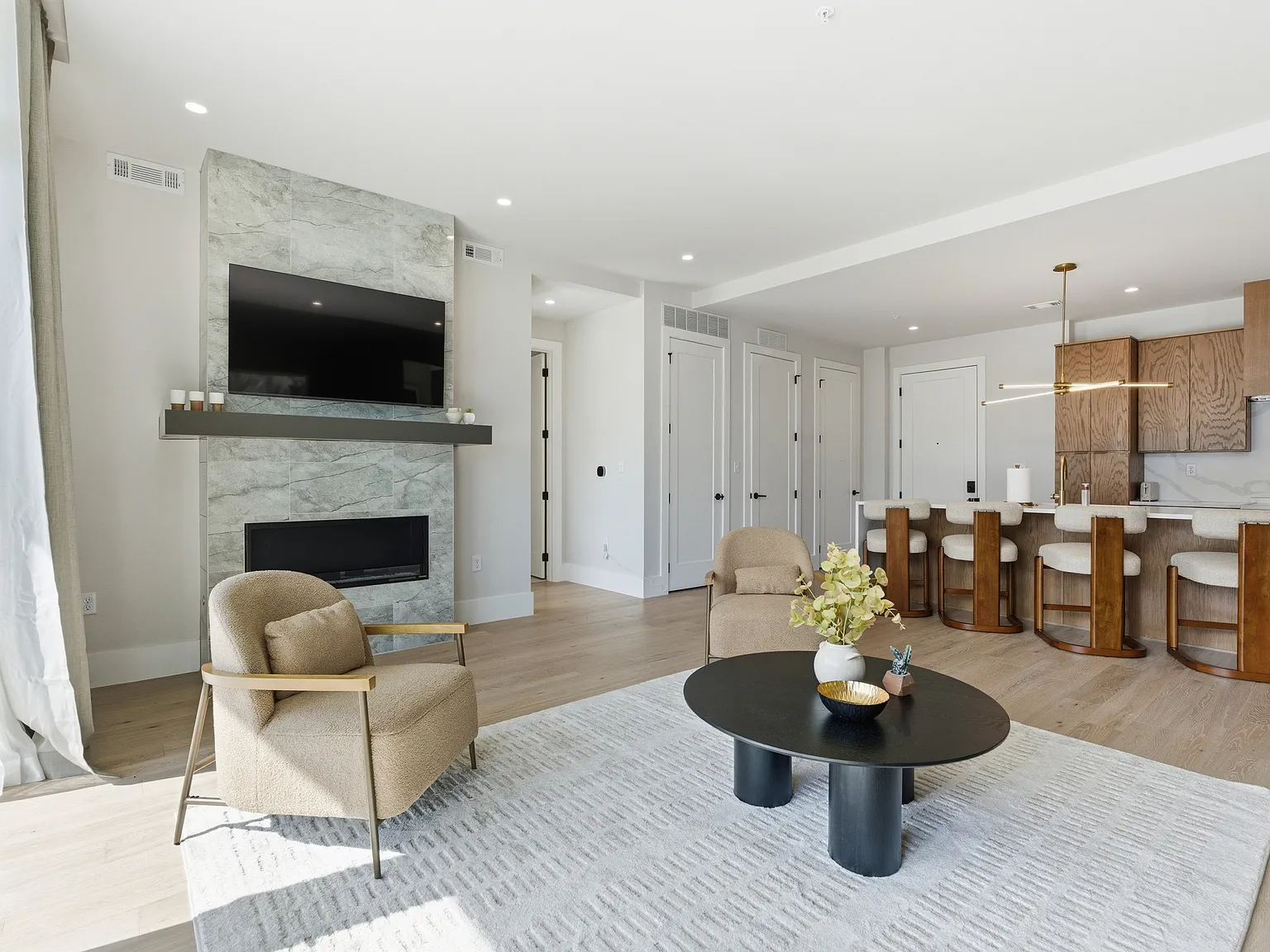 2 bed, 1417 sqft, $6,250 — Photo 3