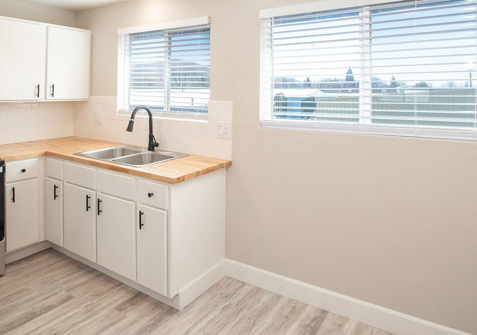 Sierra View Townhomes — Photo 1