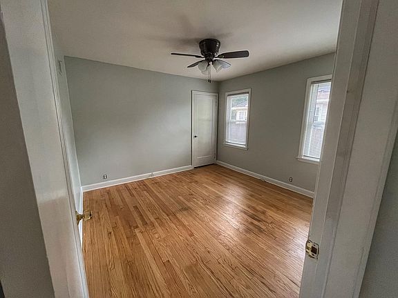 2nd image of 406 S Hine Ave #406