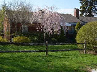 10 Underhill Ave, Oyster Bay, NY 11771