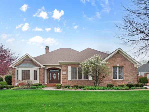 10303 Cherrywood Ln, Munster, IN 46321