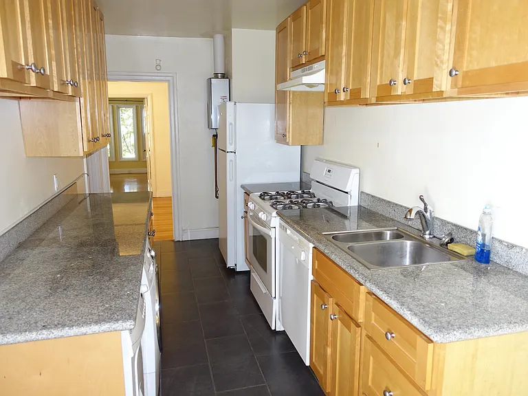 2573 Virginia St #B — Photo 10