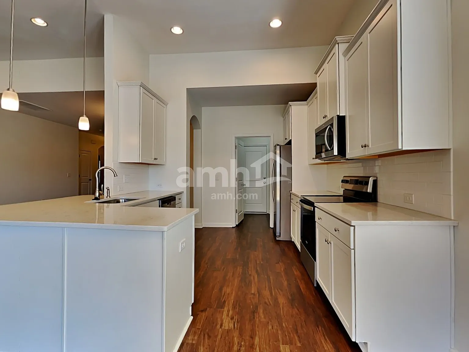 4 bed, 3.0 bath, 1554 sqft, $2,390 — Photo 4